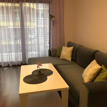 Purple Rose Valencia Gardens 아파트