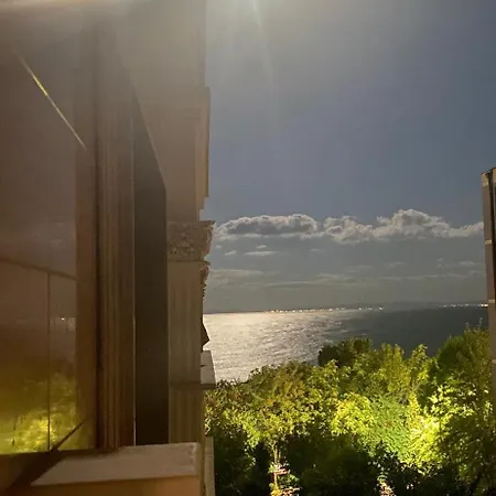 Purple Rose Valencia Gardens 아파트