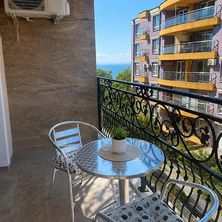 Purple Rose Apartment Valencia Gardens * Несебр